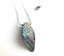 Load image into Gallery viewer, Shell Pendant Necklace
