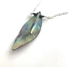 Load image into Gallery viewer, Shell Pendant Necklace
