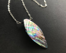 Load image into Gallery viewer, Shell Pendant Necklace
