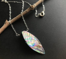 Load image into Gallery viewer, Shell Pendant Necklace
